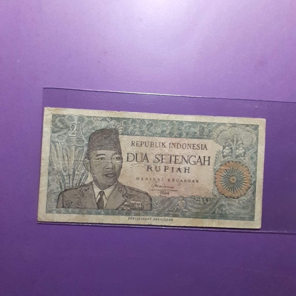 Uang kuno 2 setengah rupiah sukarno