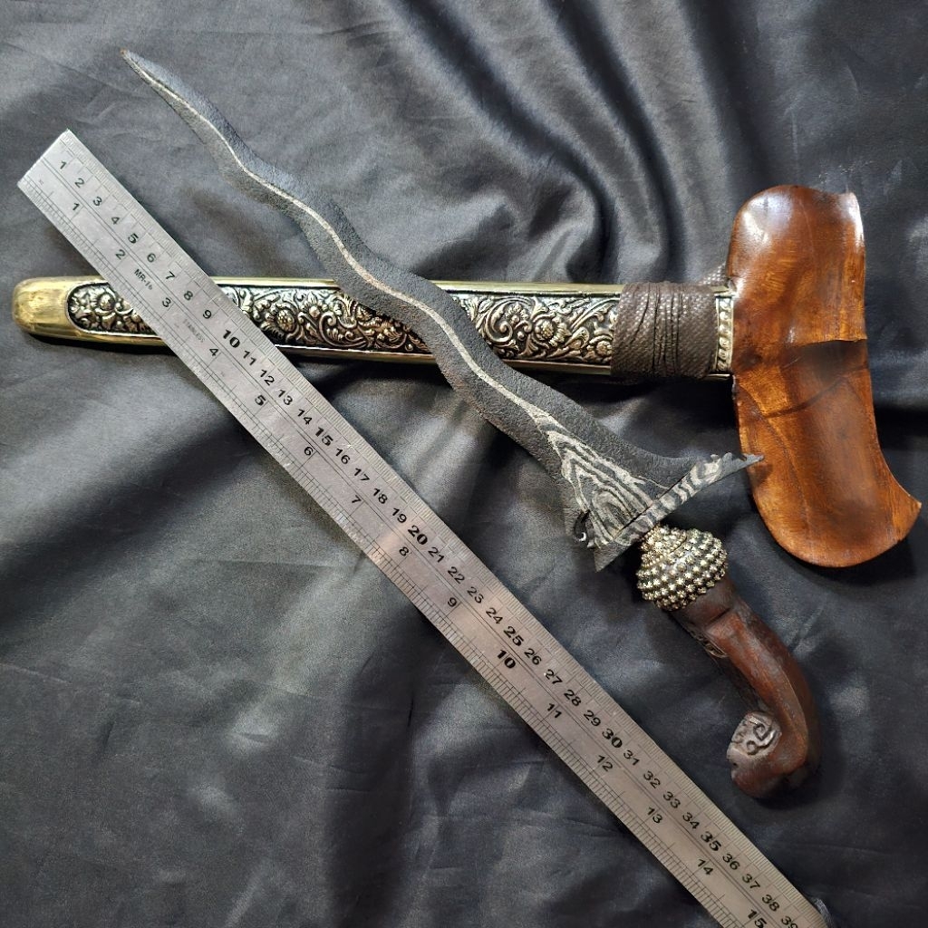 Keris Patrem Carubuk Luk 7 Dwipamor Junjung Derajat Lintang Kemukus