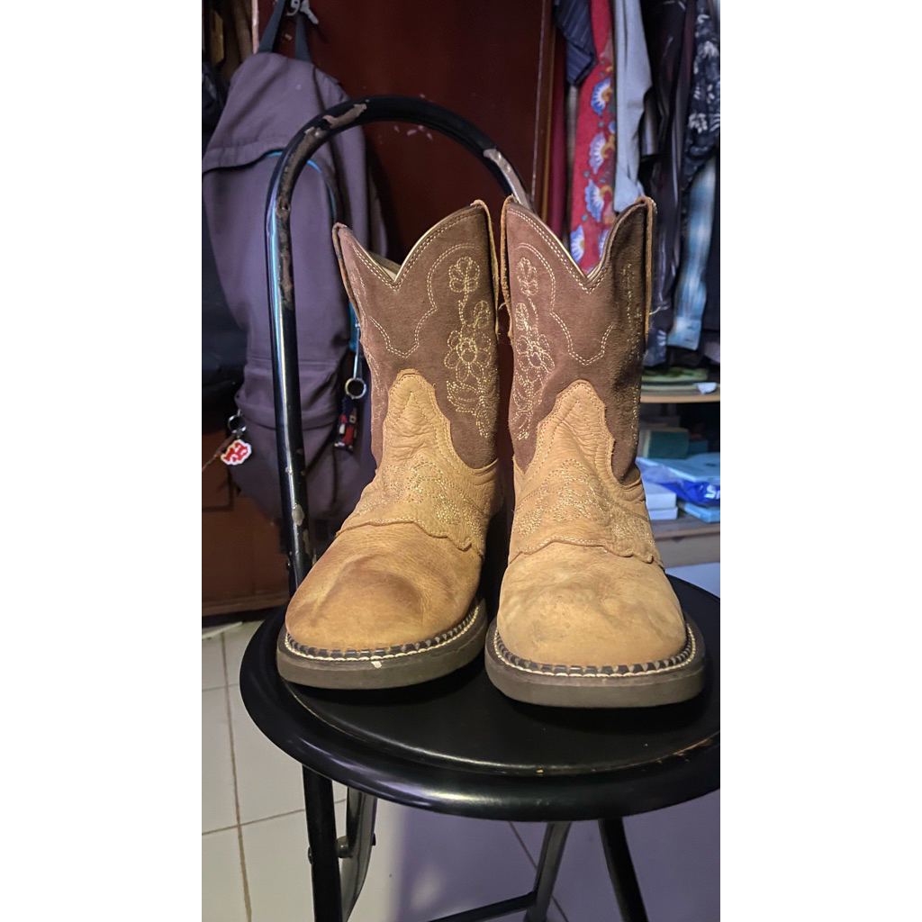 ariat cowboy boots