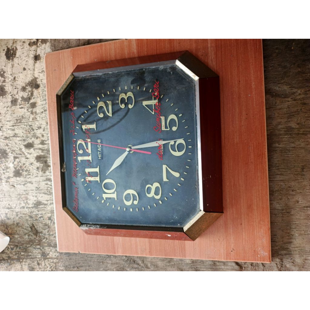 jam dinding jadul merk hitachi mulus