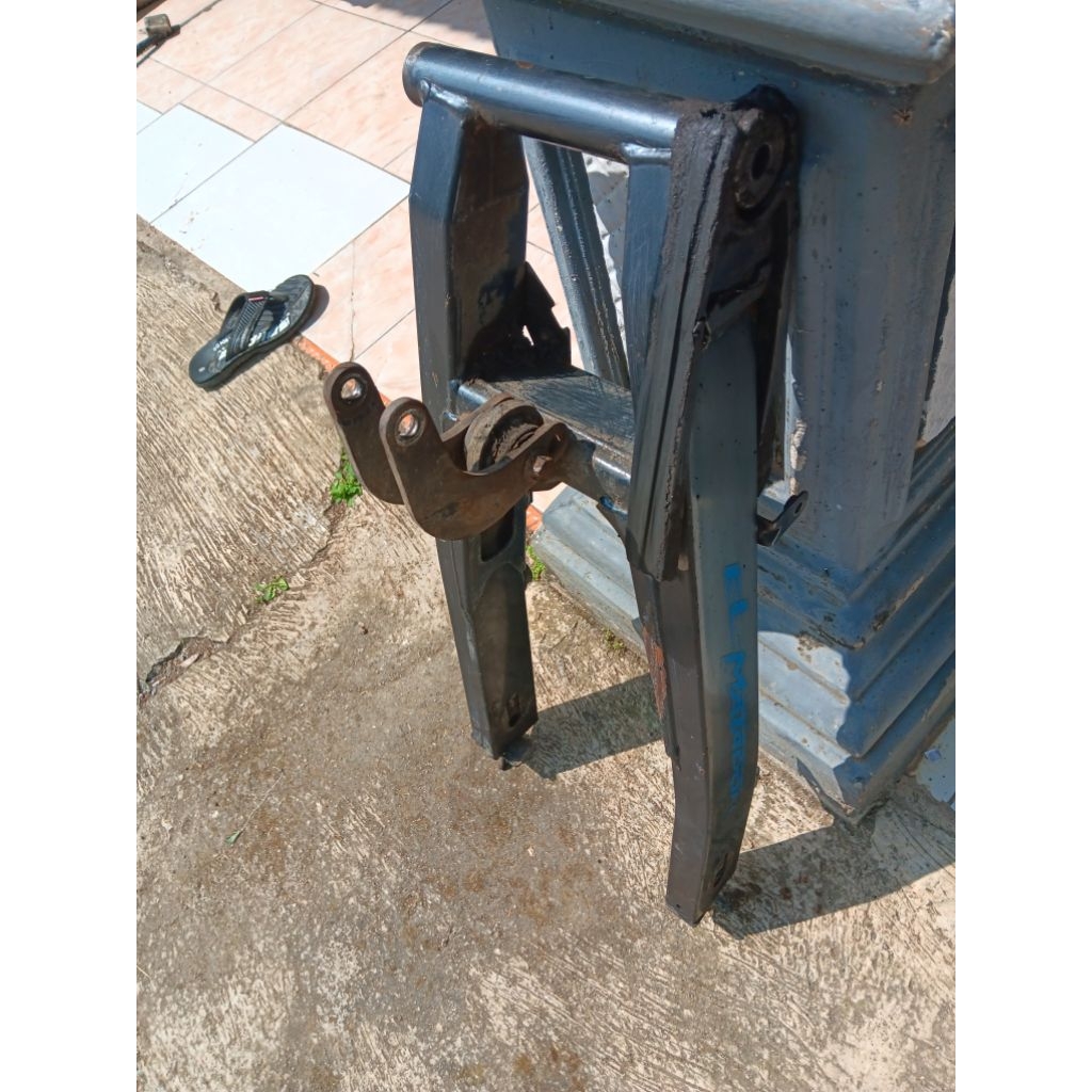 swing arem arm capitan udang roda belakang ori yamaha vixion new nvl 1pa bekas