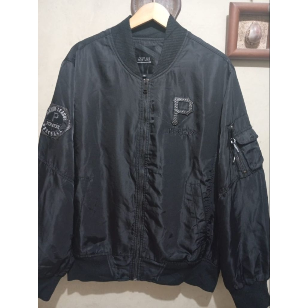 Jaket bomber MLB