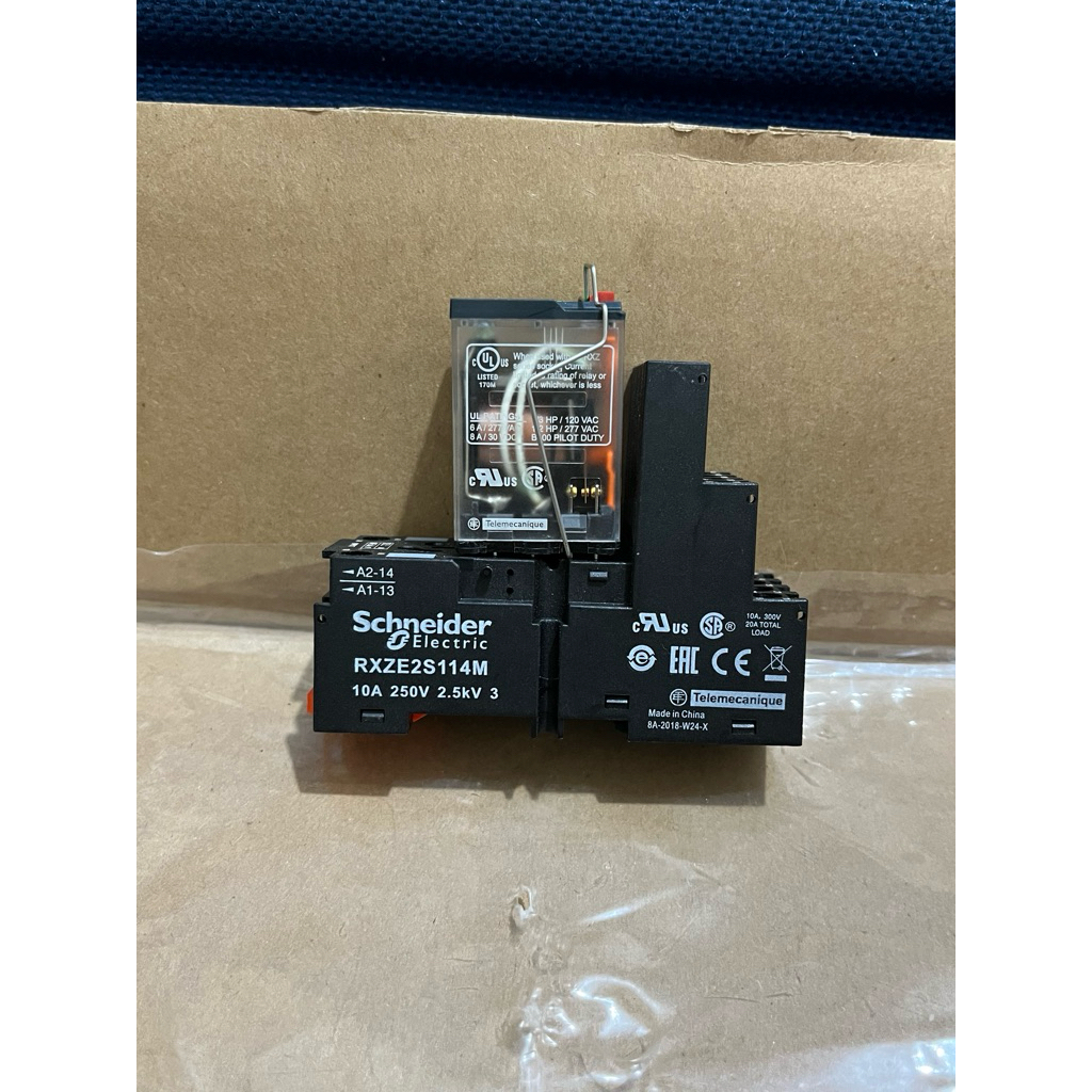 Relay Schneider RXM4AB1P7 220VAC dengan Socket RXZE2S114M 14 pin Original
