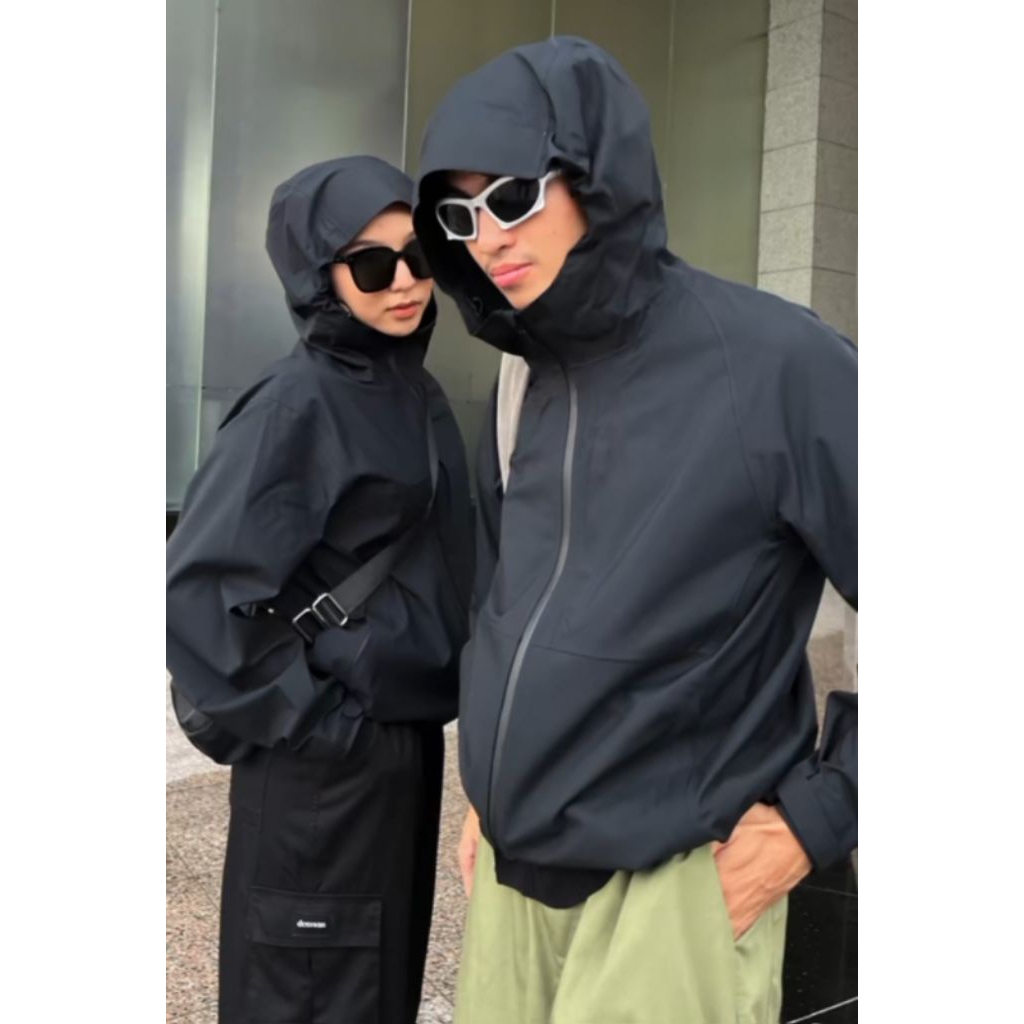 UNIQLO BLOCKTECH 3D CUT PARKA JACKET WATERREPELLENT BLACK