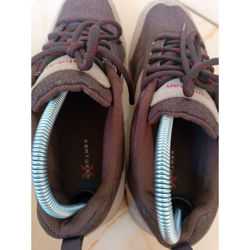 sepatu sneaker preloved kantukan