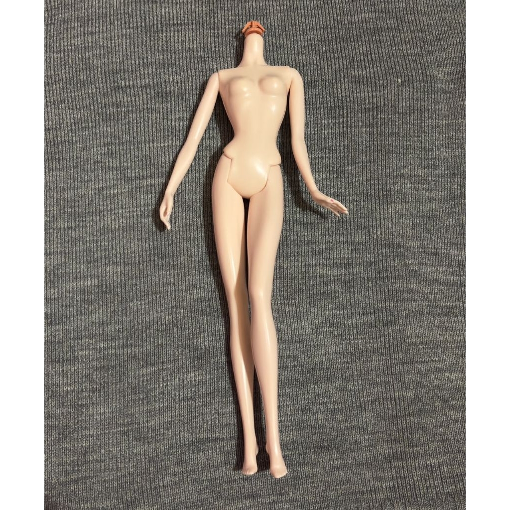 body muse boneka barbie pucet peach