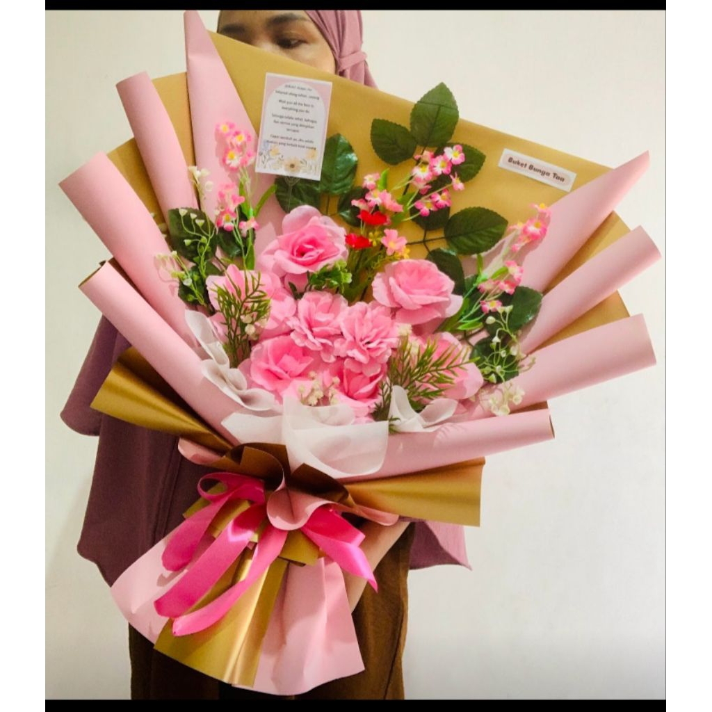 Buket bunga/ hadiah wisuda/ buket tunangan/ buket bunga artificial