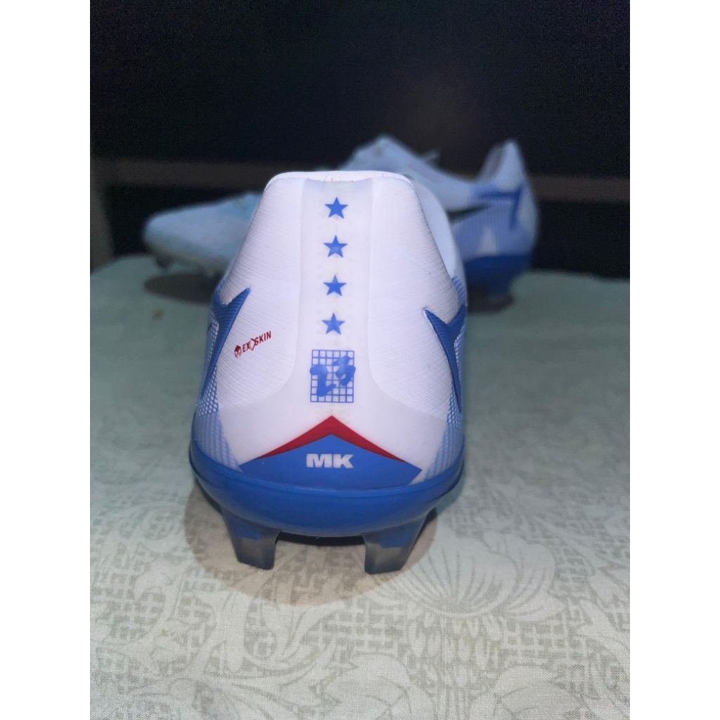 preloved MILLS SEPATU SEPAK BOLA XYCLOP STRIKEBLAST