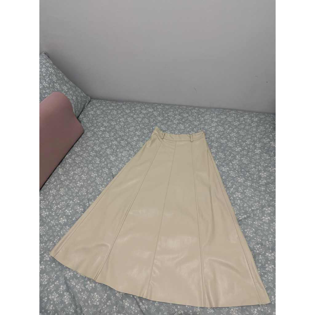 LIKE NEW Zara Leather Skirt XS