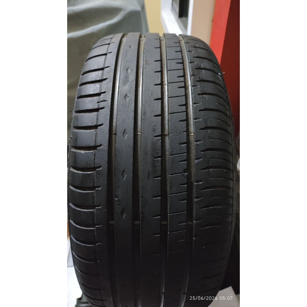 Ban 215/40 R17