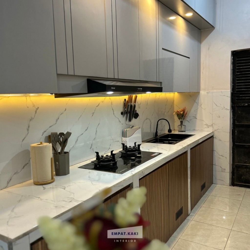 Interior Dapur Minimalis dengan Kabinet