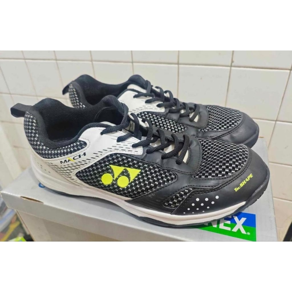 sepatu yonex mach
