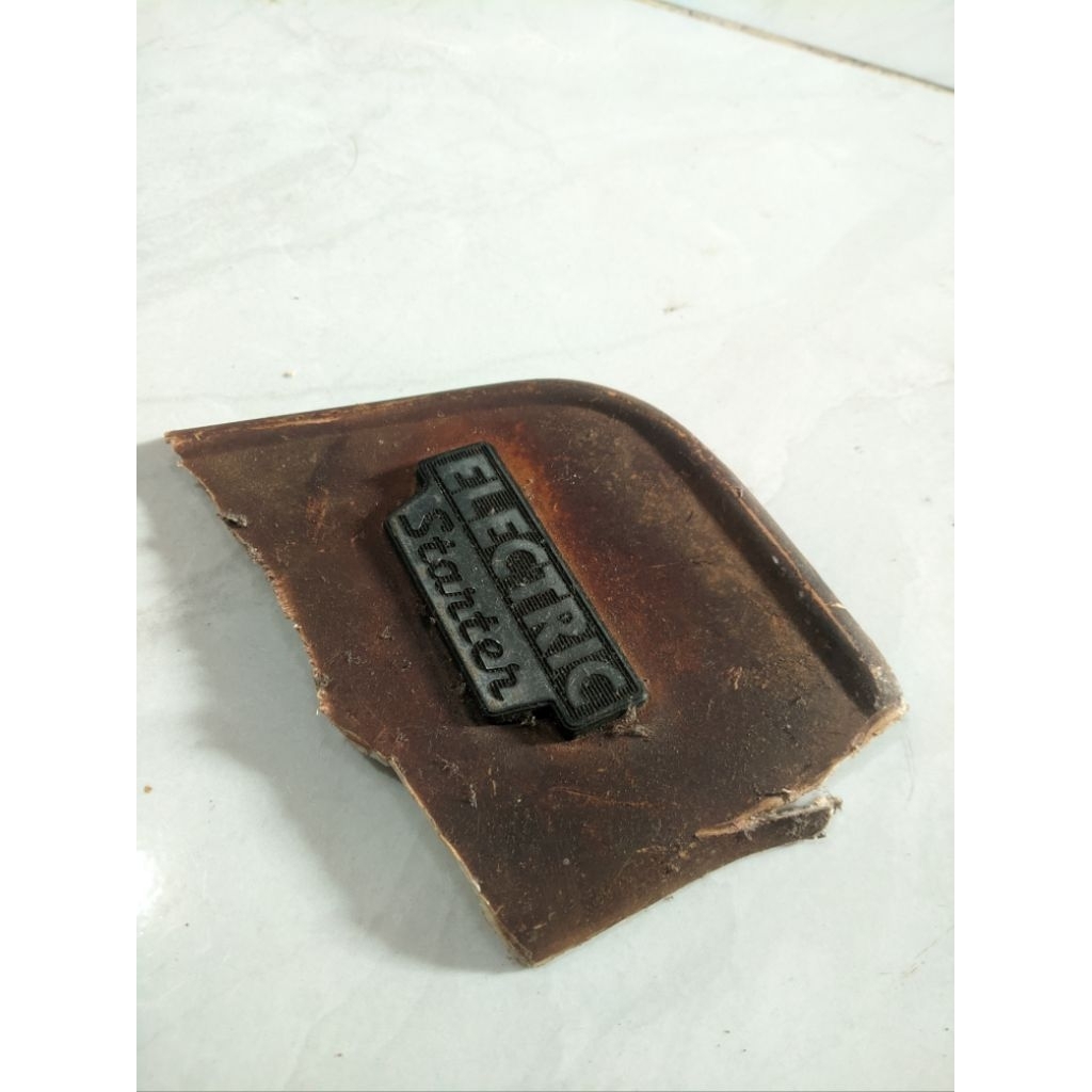 Emblem sayap Suzuki rc 100  bravo original
