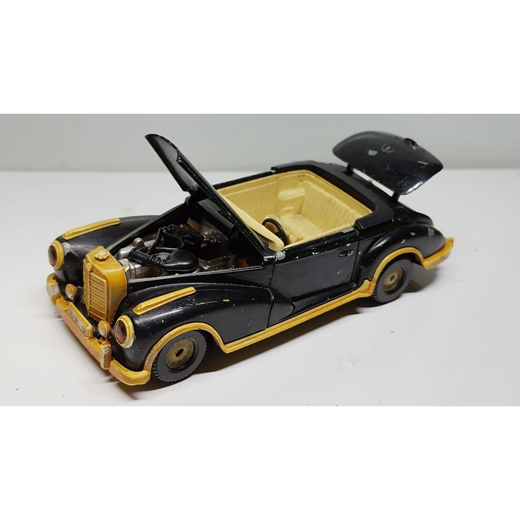 Corgi made in Britain 1/36 Mercedes 300S