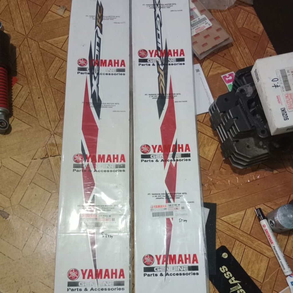 striping body belakang xeon rc 2013 merah original