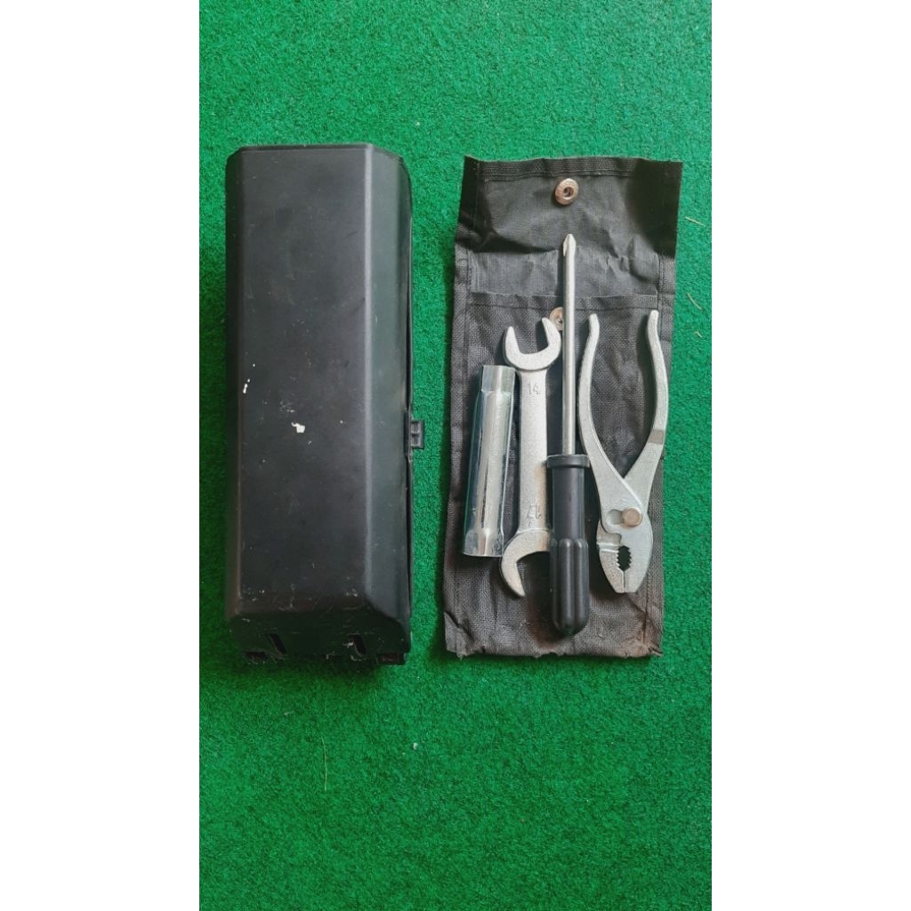 Rumah Box Toolkit dan Kunci Kawasaki Dtreker 150/ Klx 150 Original