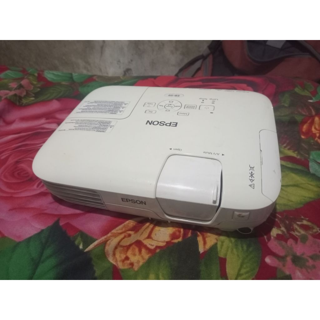 proyektor epson eb s9 minus