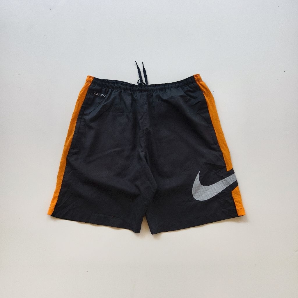 celana pendek nike