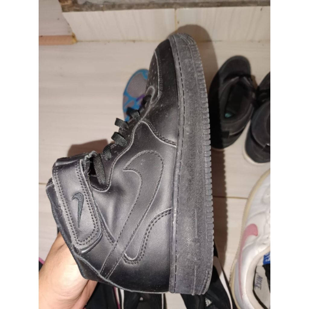 Sepatu 43 black af1 nik air force 1 mid triple black