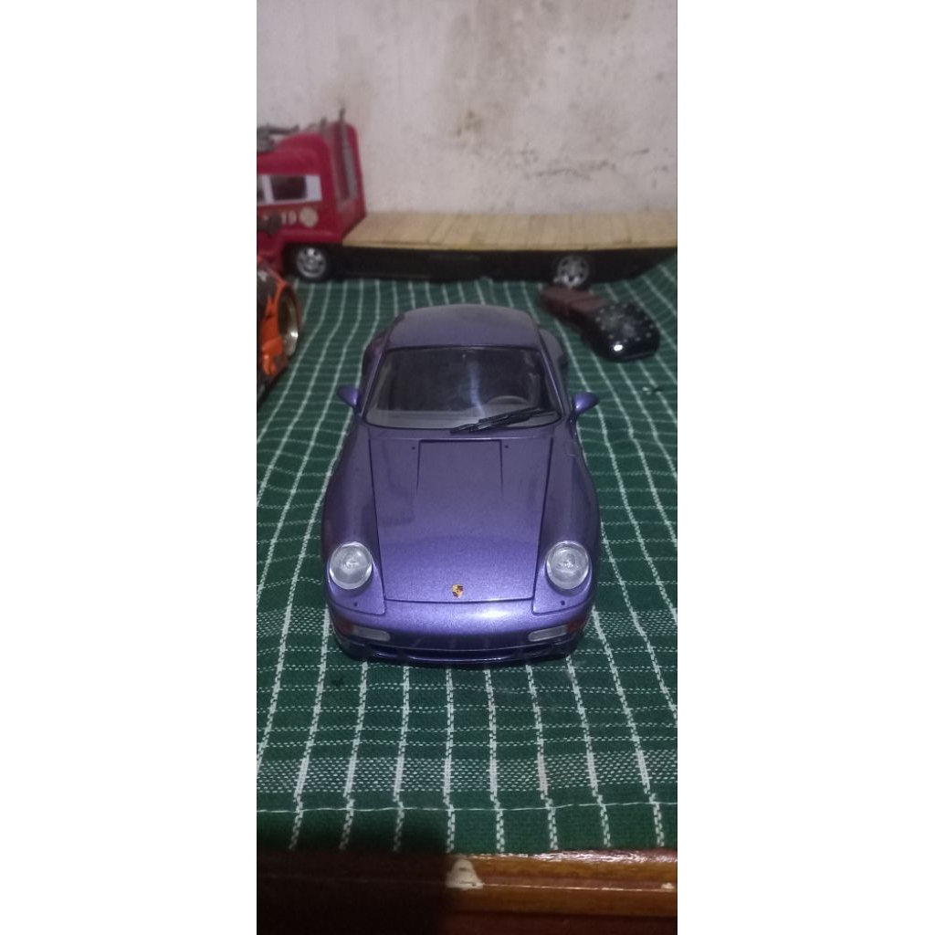 diecast skala 18 porche 911 cerarra s brend ut model