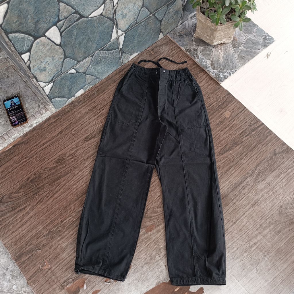 longpants gu uniqlo fatigue hitam pekat cakepp ( sz 26-27 pinggang melar perhatikan pxl)