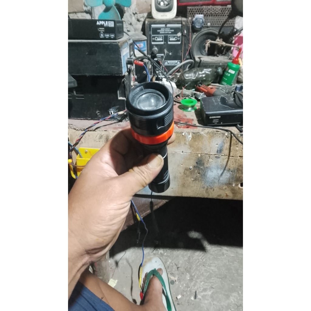 senter model.swatt plastik + batrei  real pict batrei 18650 normal  tanpa ces