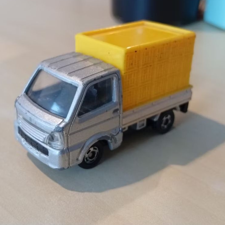 tomica suzuki carry