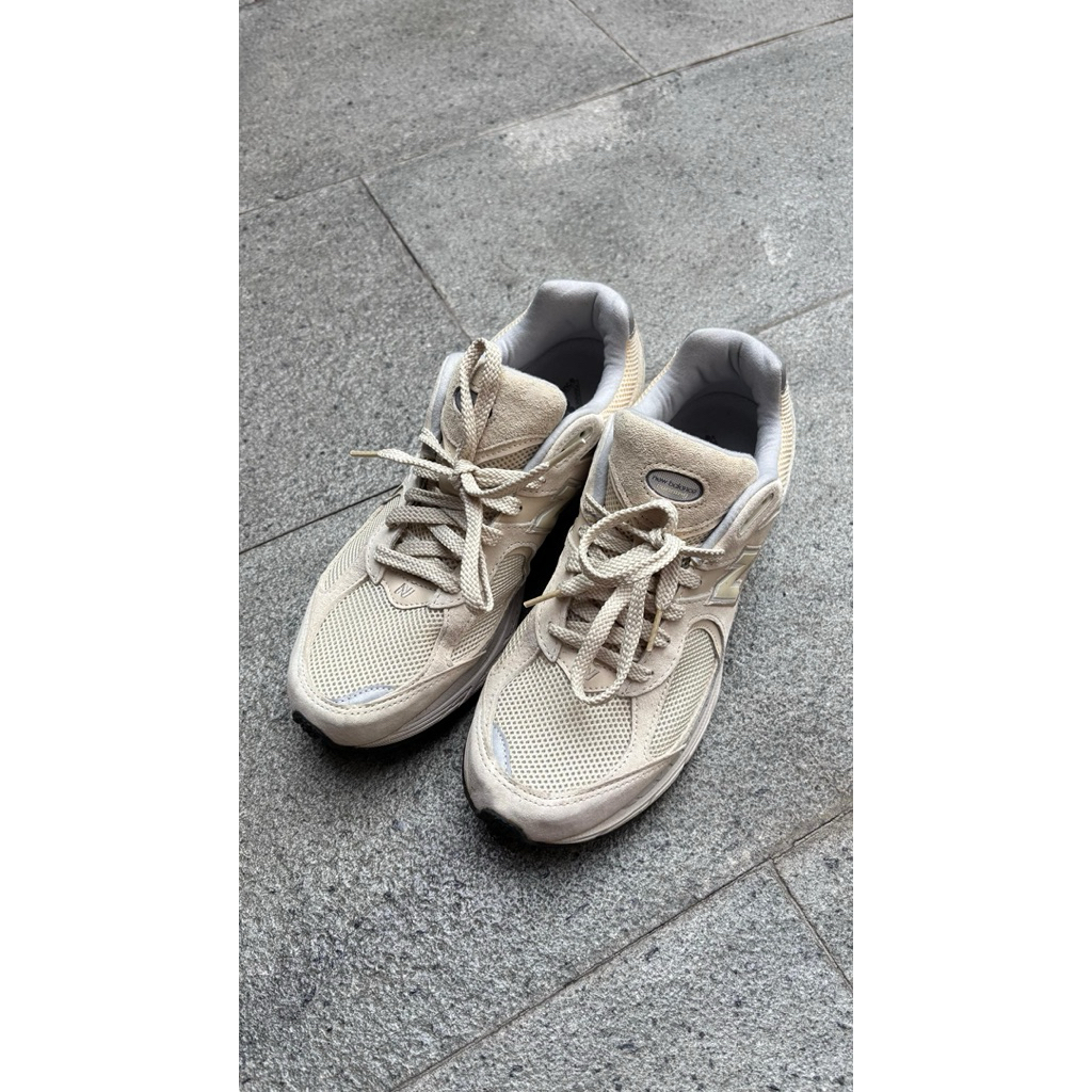 preloved - new balance 200r cream