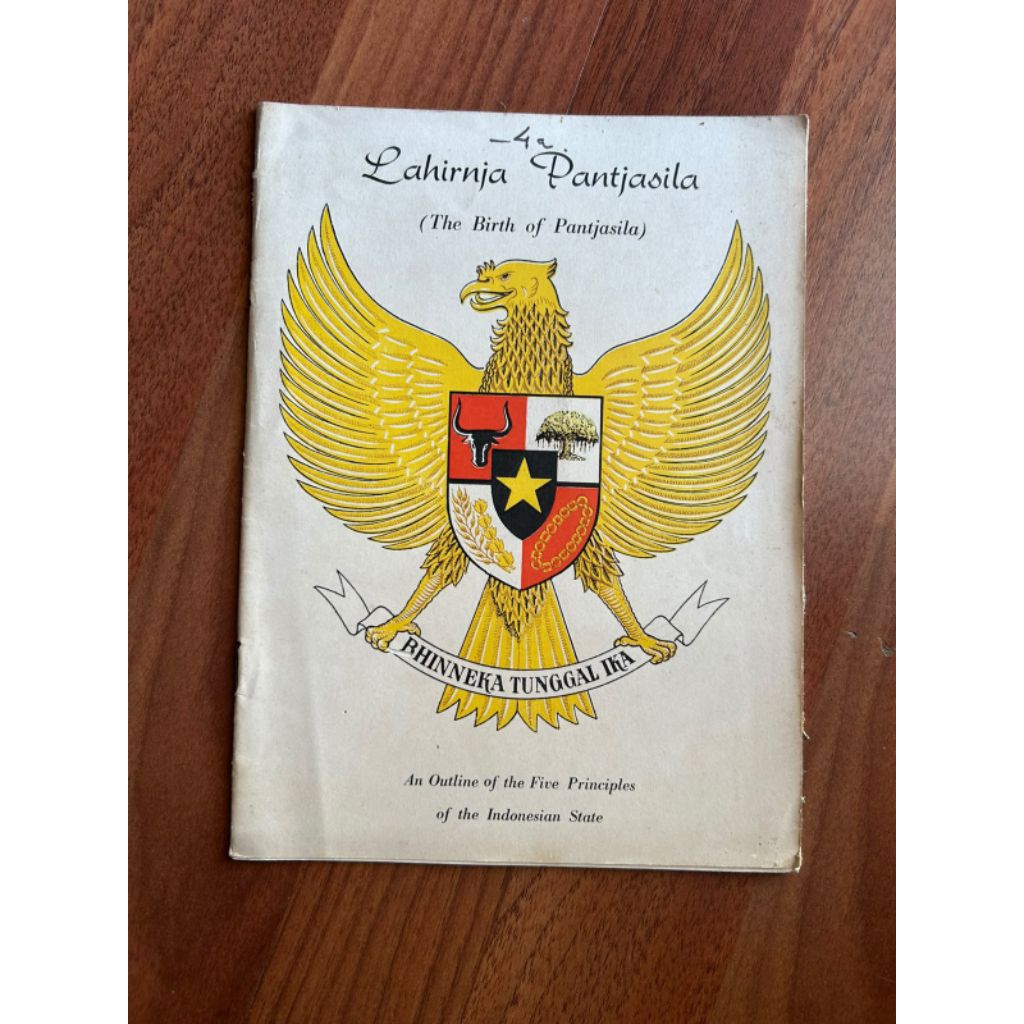 Buku pidato presiden Soekarno - lahirnya Pancasila