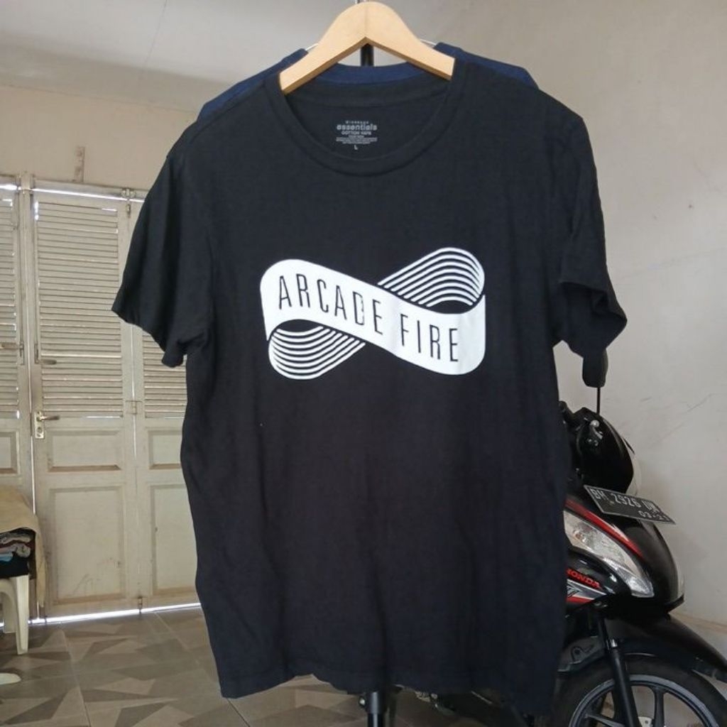 Kaos oblong bahan katun warna hitam pekat kerah kencang GIORDANO ESSENTIALS second Original size M l