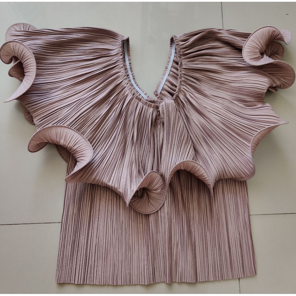 INNIT PLEATS TOP / ATASAN PLISKET PLEATS PLEASE LUCU