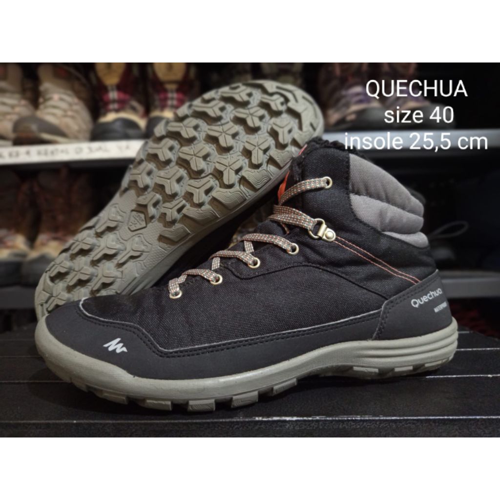 sepatu outdoor QUECHUA size 40