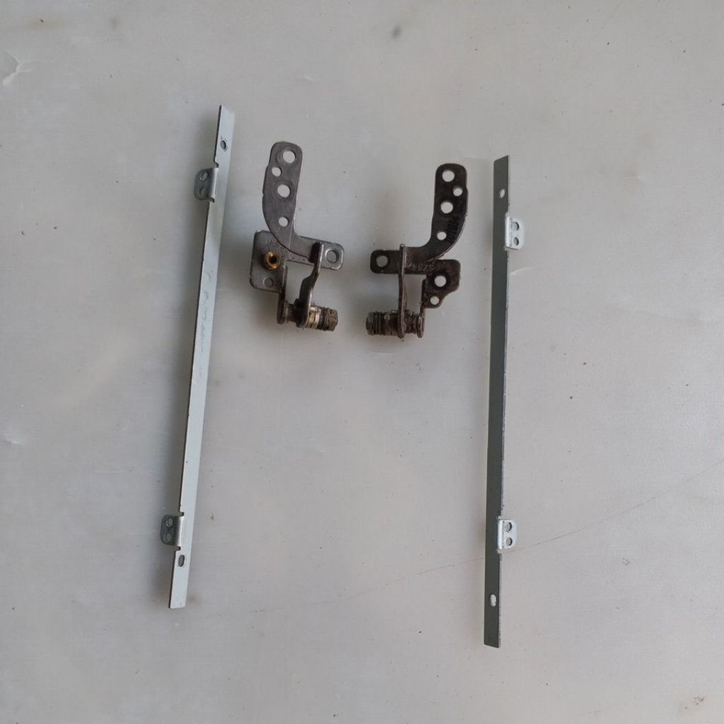 Engsel Notebook Zyrex M1115