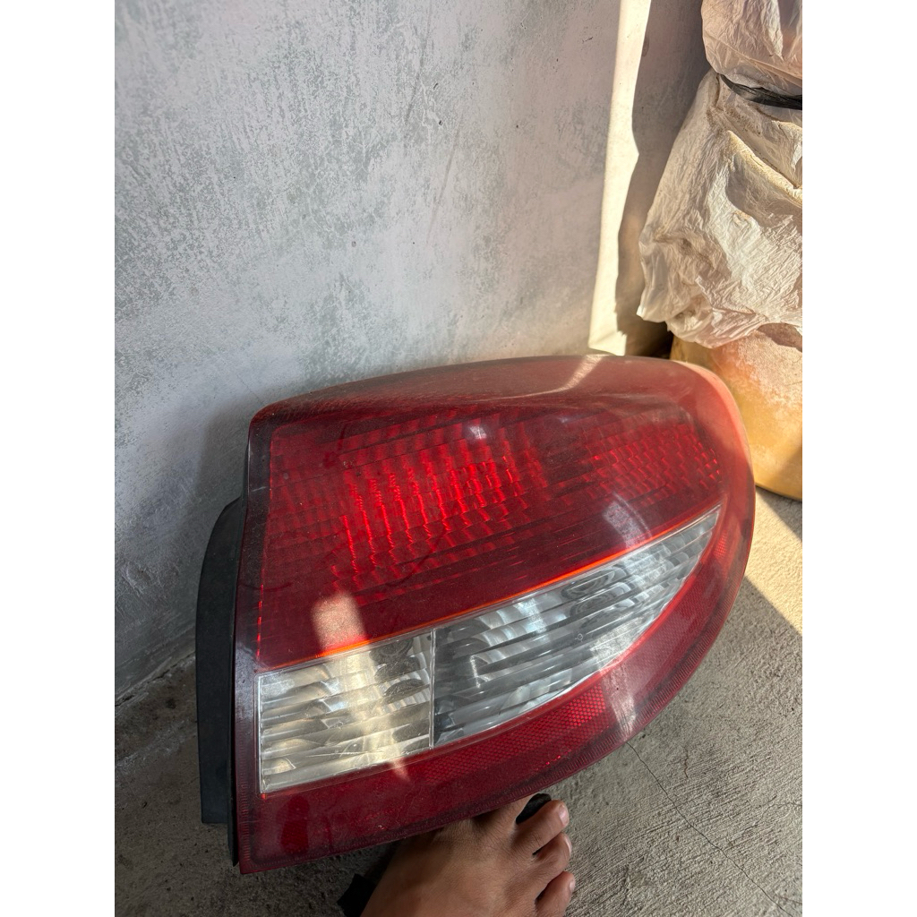 stoplamp belakang KIA RIO 2003-2005