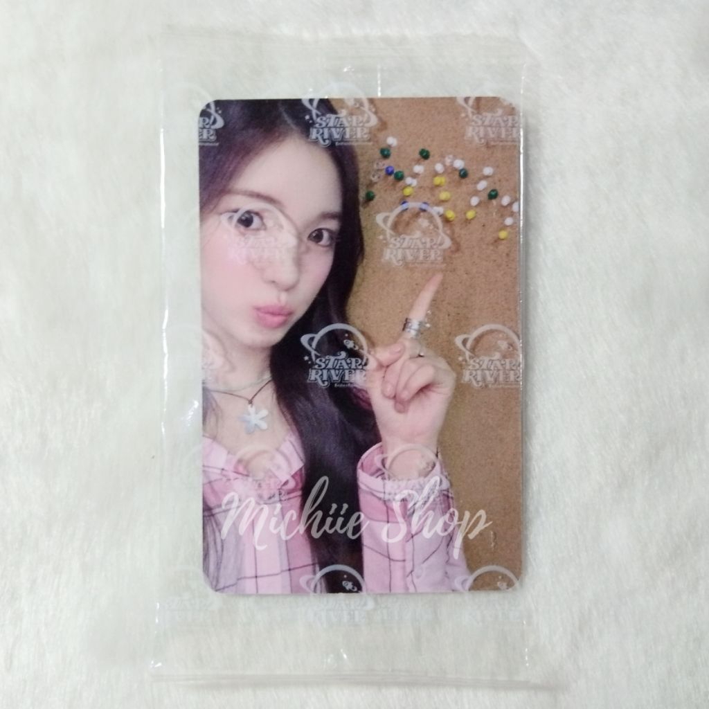Photocard Hearts2Hearts Yuha Focus Starriver 1.0 A Ver Official | Photocard Hearts2Hearts Yuha Starr