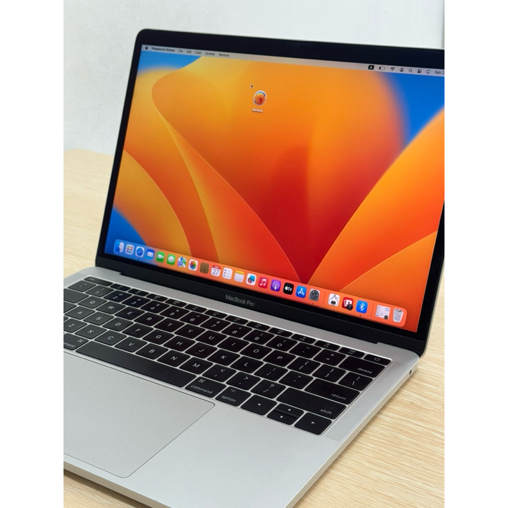 macbook pro 2017 8/256gb like new