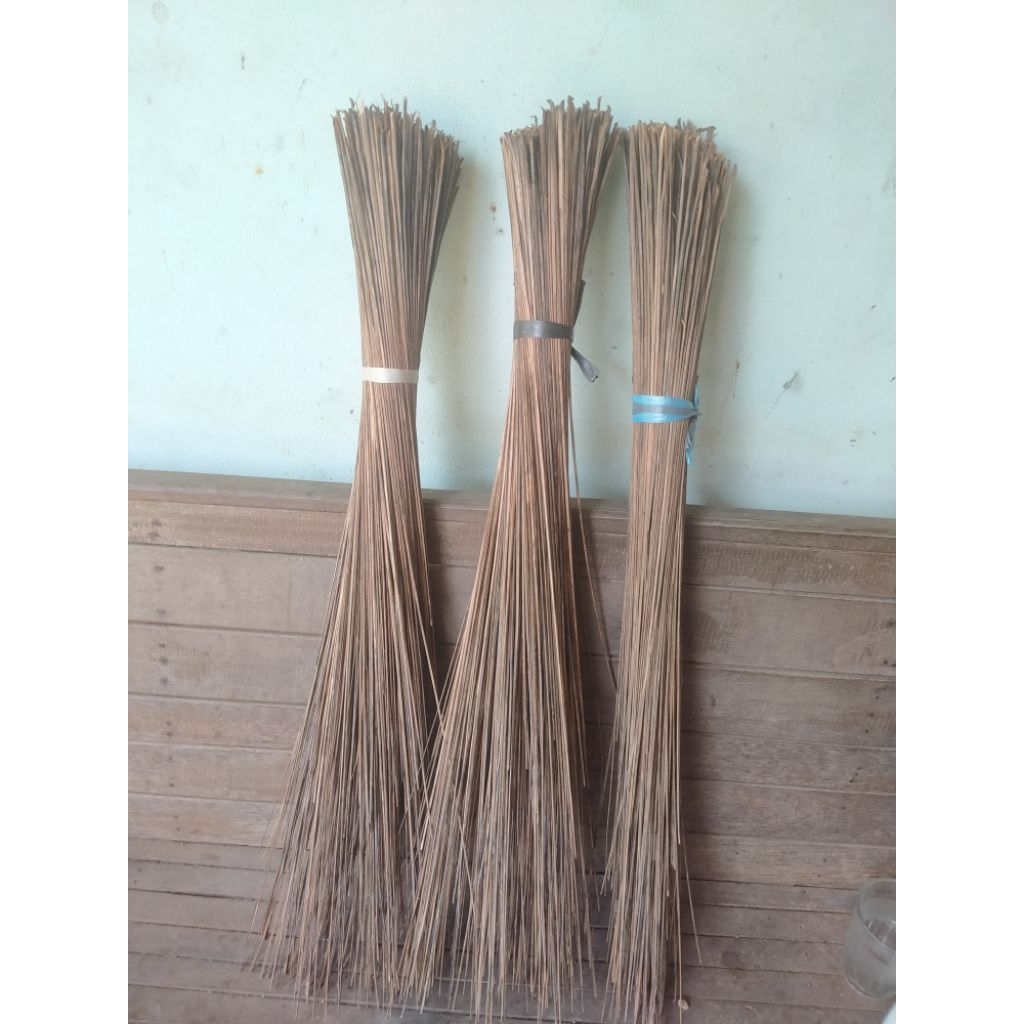Sapu lidi / sapu taman / sapu taman