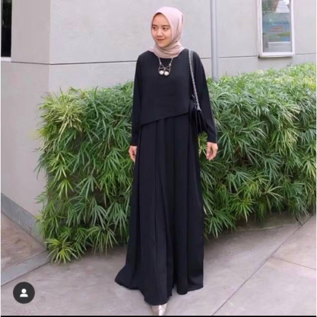 Dress warna teraccota dan black merek Evolvere.id