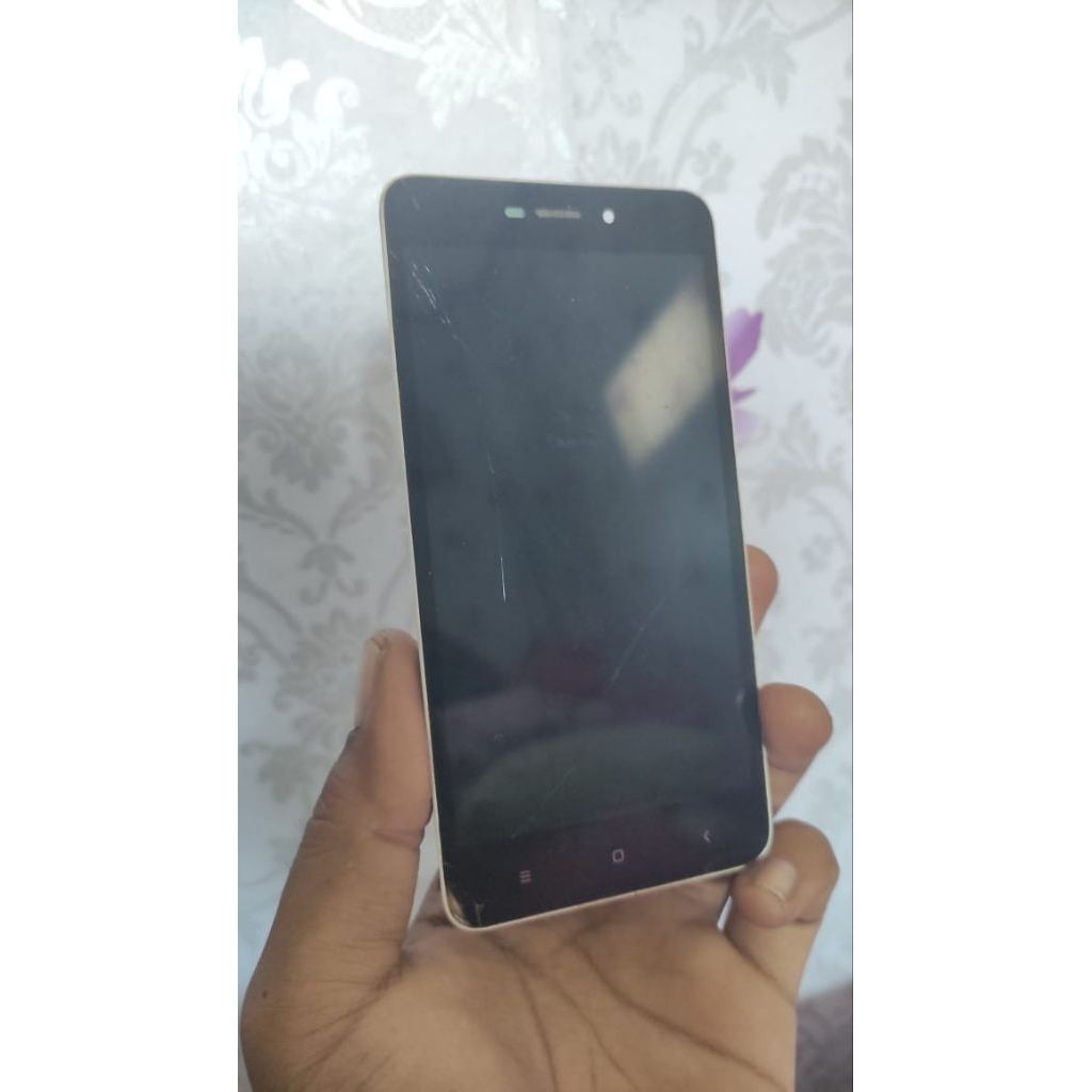 LCD + frame redmi 4a minus baca deskripsi