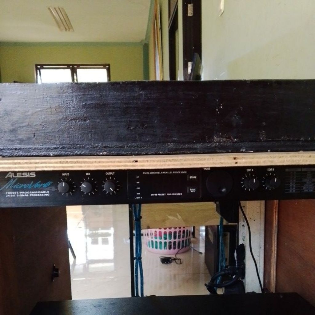 Alesis microverb 4 Efek extrnal BEKAS Bagus tanpa adaptor