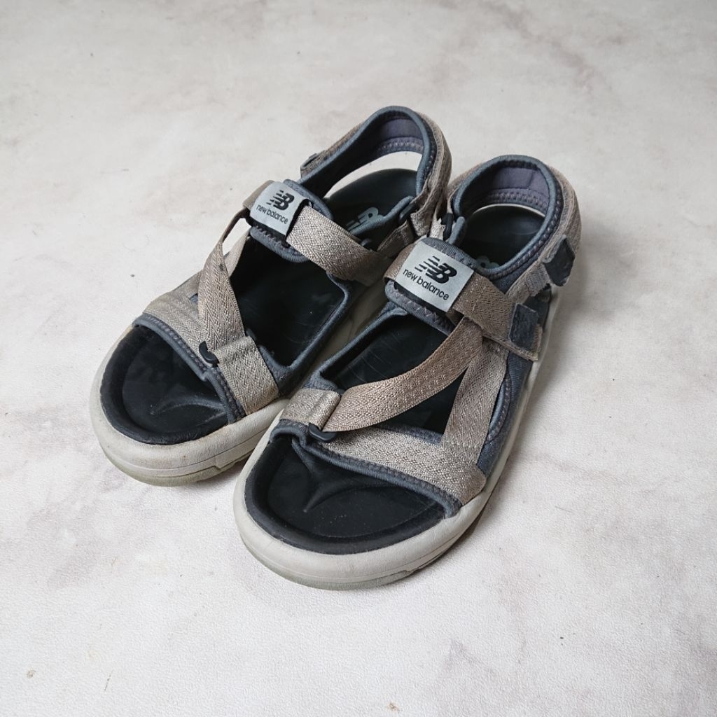 Sepatu Sandal New Balance Caravan SD3205 2 Pria Wanita Second Bekas