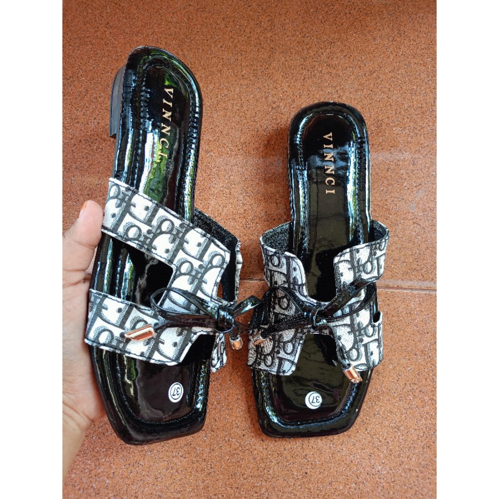 Sendal Teplek Dior + Kotak