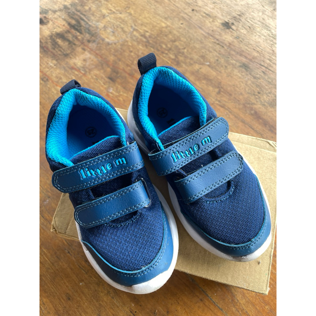 Sepatu Little M