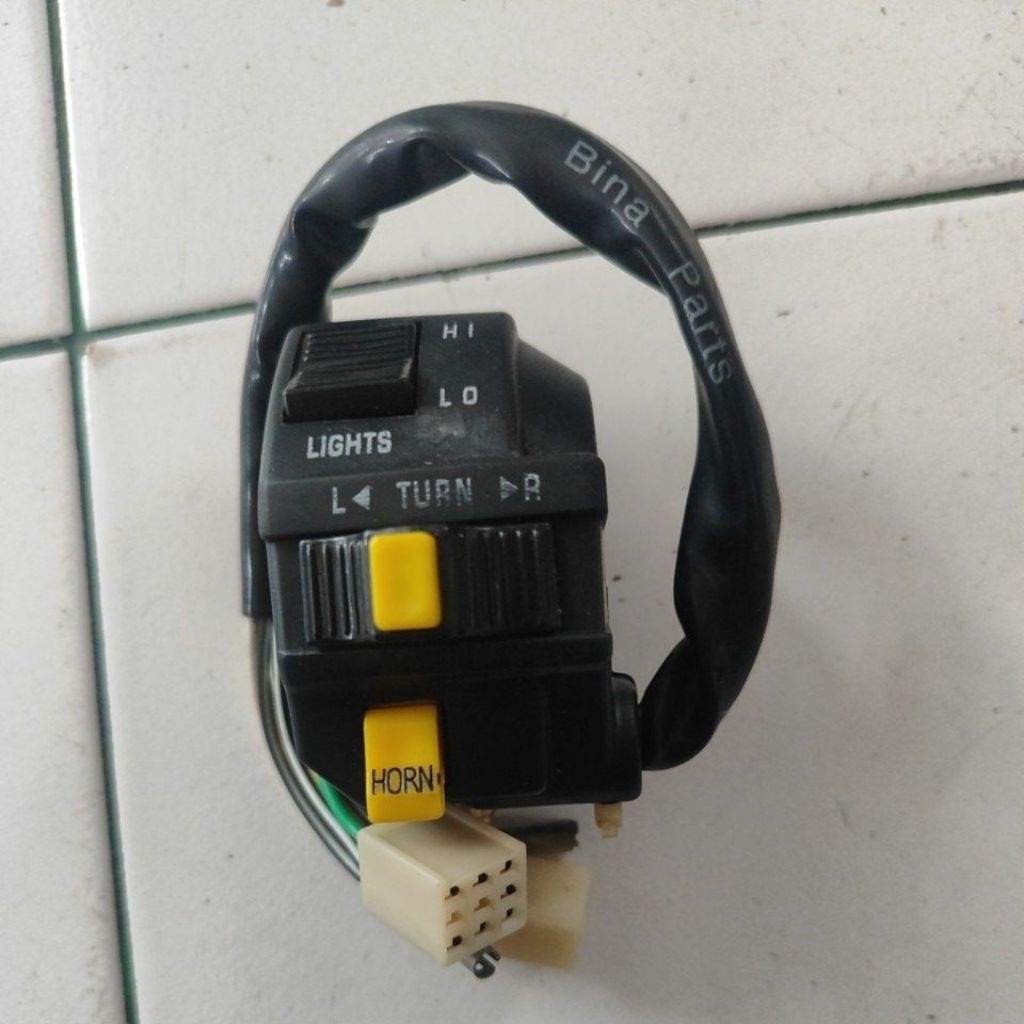 HOLDER SAKLAR KIRI TORNADO SATRIA SHOGUN SAKLAR KIRI SHOGUN KEBO TORNADO HOLDER KIRI baru stok lama