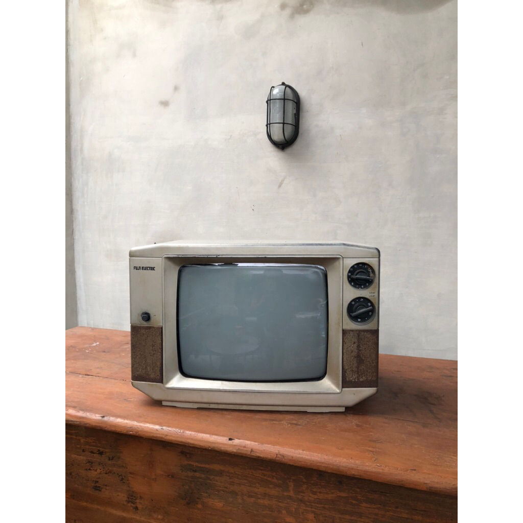 Pajangan Tv jadul lawas antik