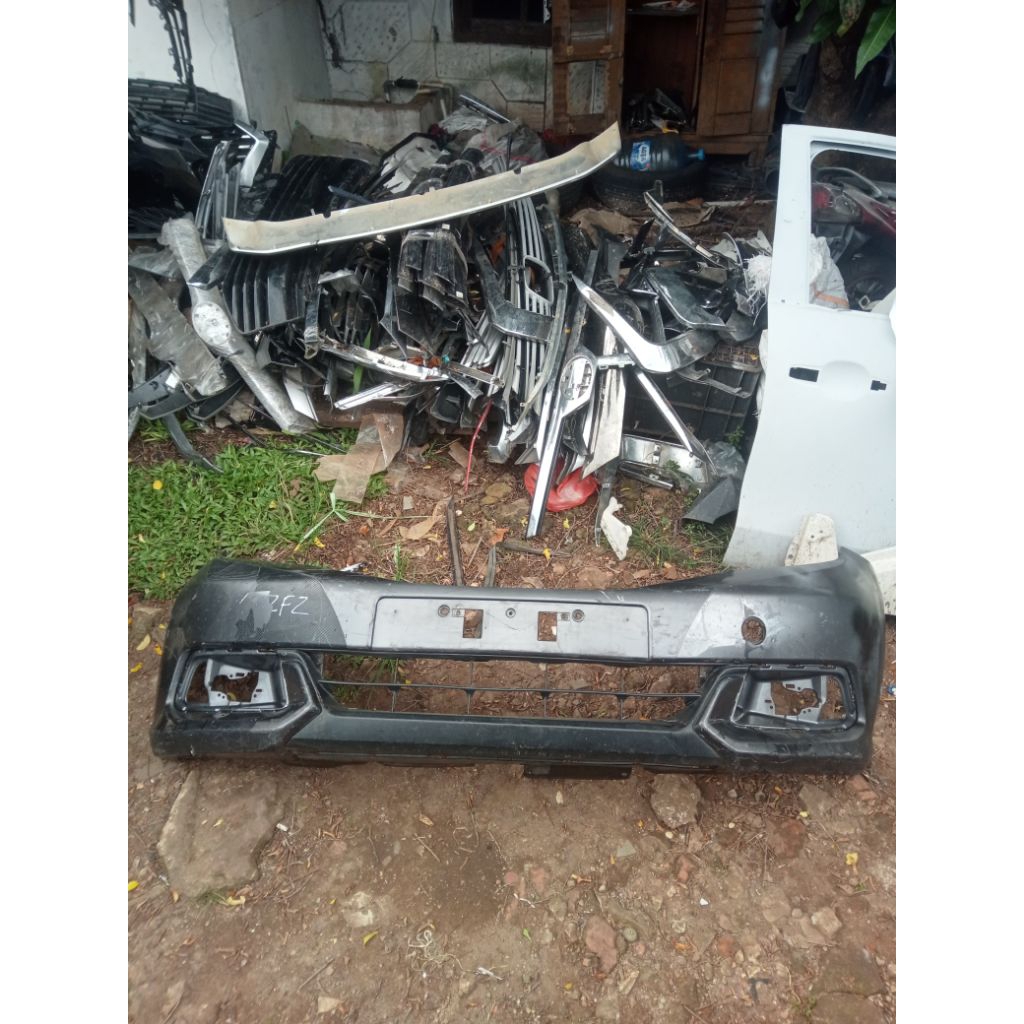 bumper bemper depan Honda Mobilio tipe E 2017 original copotan