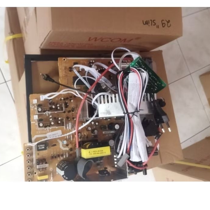 Mesin TV WCom 29 inch slim analog sesuai gambar asli