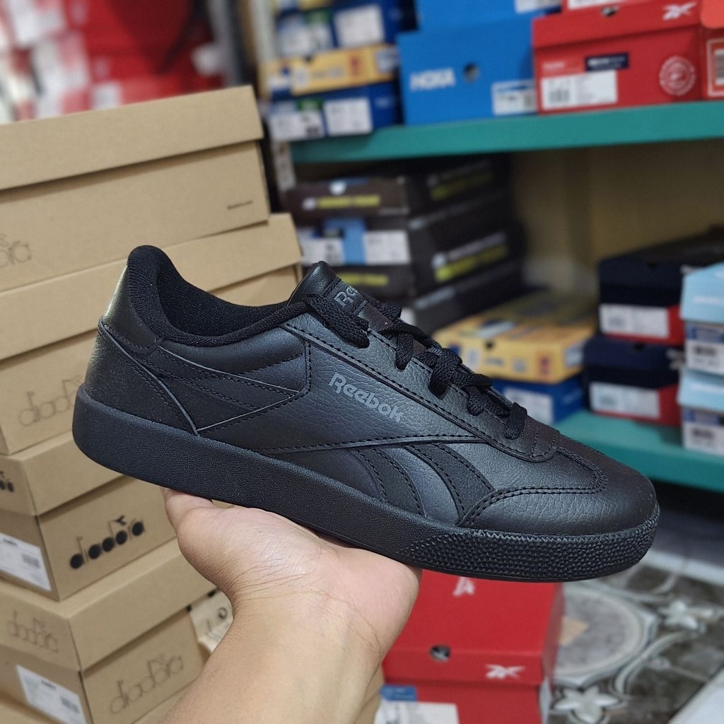 REEBOK smash edge full black