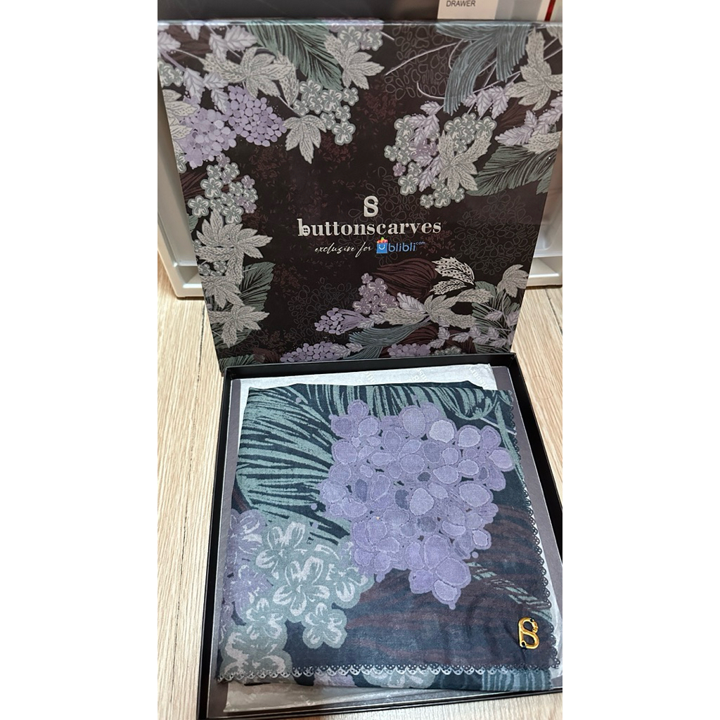 Lilac - Midnight Buttonscarves preloved