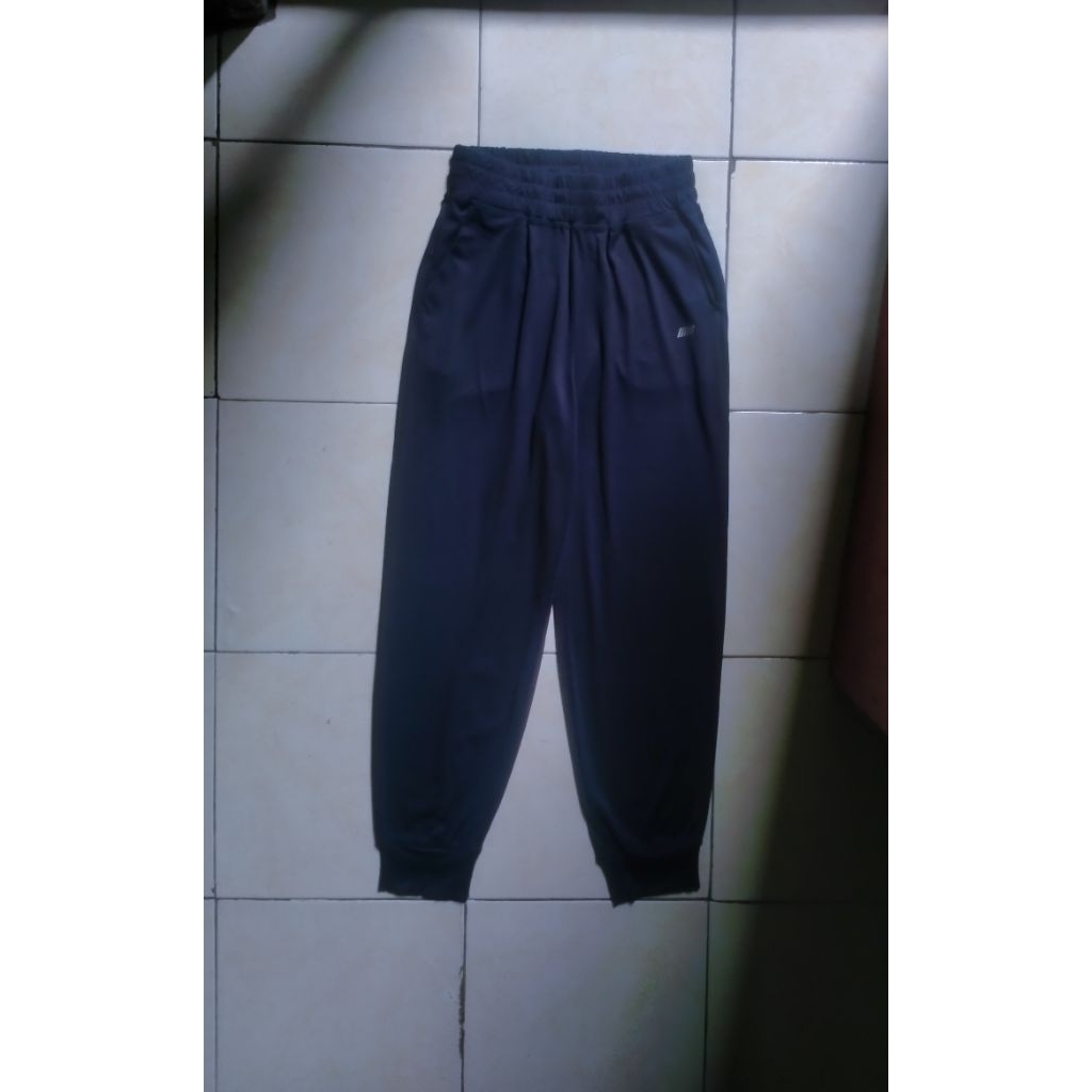 Jogger stl (seperti baru)